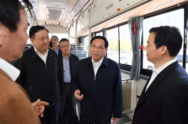 中國(guó)首條全智能充電弓BRT線路在上海運(yùn)行