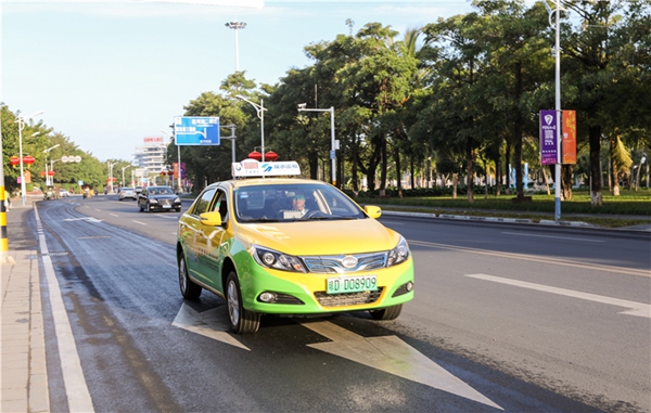 三亞首批50輛新能源純電動出租車投放市場